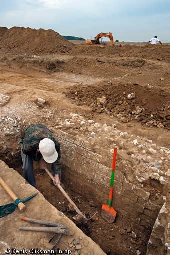 Sondage d'une cave gallo-romaine r&eacute;alis&eacute; &agrave; l'occasion d'un diagnostic men&eacute; sur la commune d'Etricourt-Manancourt (Somme), 2009.