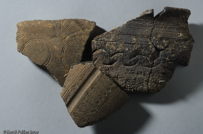 D&eacute;cors de vaisselle gauloise retrouv&eacute;e &agrave; Vitr&eacute; (Ille-et-Vilaine), IIIe-Ier s. avant notre &egrave;re, 2006.  
