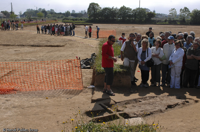 Près de trois mille visiteurs se sont succédé sur le site archéologique de Lannion lors de la journée portes ouvertes le 5 juin 2010.