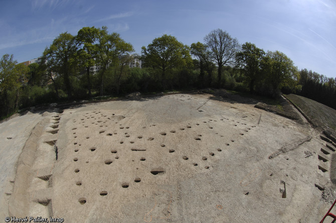 Des bâtiments d'habitation sur poteaux ont étés découvert à Chantepie près de Rennes, ils sont datés du VIIème et VIIIème siècles.