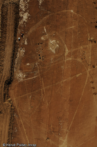 &Agrave; Ste Hermine en Vend&eacute;e un habitat et une n&eacute;cropole du haut-moyen-&acirc;ge (Xe-XIIe si&egrave;cle) ont &eacute;t&eacute; &eacute;t&eacute; fouill&eacute;s par une &eacute;quipe de l'Inrap en 2008.