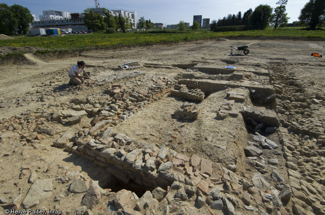 Fouille de bâtiments agricoles gallo-romains découverts dans le quartier de Beauregard en périphérie de Rennes (Ille-et-Vilaine) à l'été 2011.