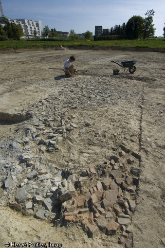 Fouille de bâtiments agricoles gallo-romains découverts dans le quartier de Beauregard en périphérie de Rennes (Ille-et-Vilaine) à l'été 2011.