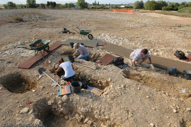 Fouille de la nécropole mérovingienne des Boubards à Saint-Germain-du-Puy (Cher), implantée dans les remblais d'une carrière antique, 2011. 