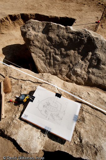 Relevé et dessin en plan des menhirs de Champagne-sur-Oise (Val-d'Oise), 2011.