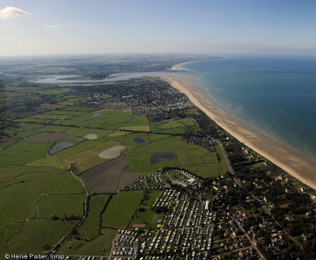  Le survol du littoral du Calvados et de ses estuaires a permis de repérer des traces archéologiques comme les anciennes pêcheries médiévales.  