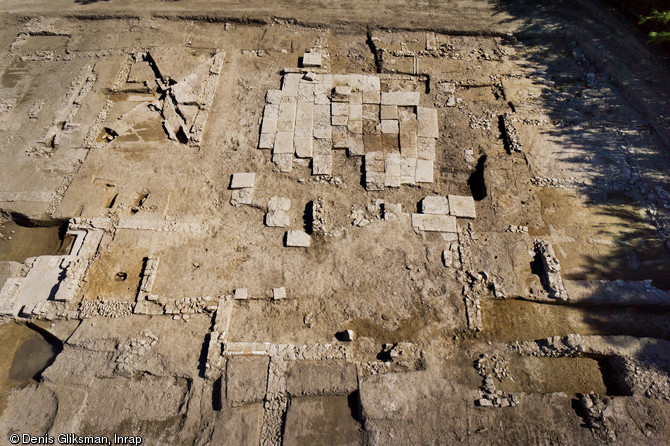 Grand espace central dall&eacute; mis au jour dans la villa&nbsp;de Saint-R&eacute;my-de-Provence (Bouches-du-Rh&ocirc;ne), 2012.&nbsp;
