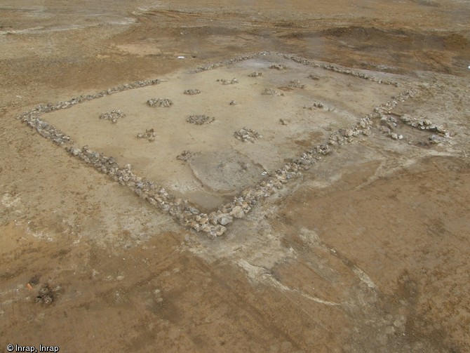 B&acirc;timent d'un petit &eacute;tablissement rural antique &agrave; Isneauville (Seine-Maritime), 2009.