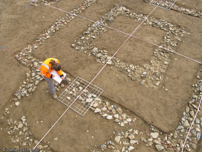 Relevé d'un mur d'un fanum à Saint-Denis-du-Maine (Mayenne), 2012.