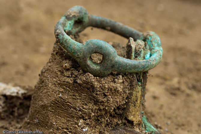 Vue de détail d'un bracelet, IVe s. avant notre ère, Buchères (Aube), 2013.