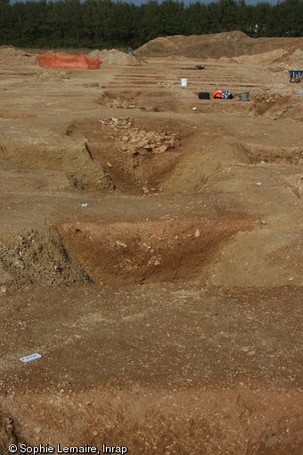 S&eacute;rie de sondages r&eacute;alis&eacute;s dans un des foss&eacute;s de la ferme gauloise d'Andilly (Charente-Maritime), IIe-Ier s. avant notre &egrave;re, 2012.