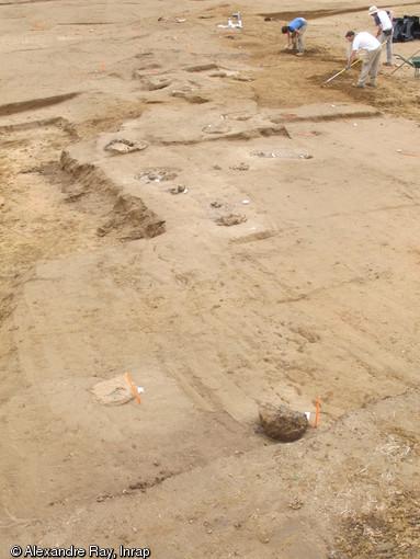 Série de bas-fourneaux mis au jour à Touzeau (Sarthe), 2012.Ces fours de réduction du minerai de fer sont des structures à utilisation unique. Le site a été occupé depuis la Protohistoire jusqu'à l'époque moderne.