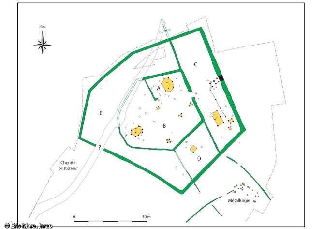 Plan de la ferme gauloise découverte à Coulans-sur-Gée (Sarthe), 2012.Le grand enclos a servi de base à la constitution d'un parcellaire autour de la ferme, à l'origine de l'organisation actuelle de l'espace.
