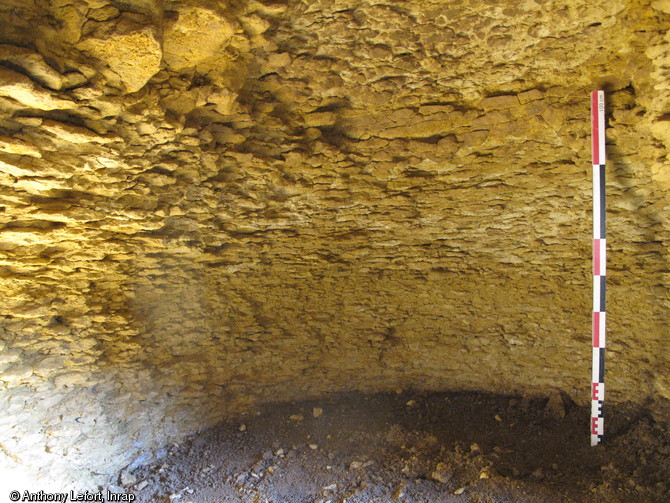 Alc&ocirc;ve taill&eacute;e dans le souterrain, Bourgu&eacute;bus (Calvados), 2013.
