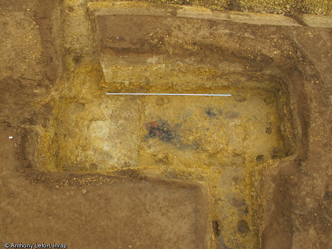Vue z&eacute;nithale d'une vaste cave, Bourgu&eacute;bus (Calvados), 2013.