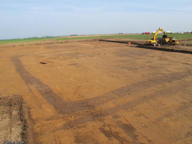 Enclos de plan carr&eacute;, milieu du Ier&nbsp;s. avant notre &egrave;re, Saint-Quentin-la-Motte (Somme), 2014.L'enclos, de 50 m de c&ocirc;t&eacute;, abritait une ferme gauloise.