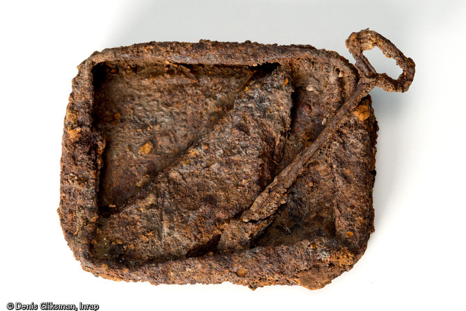 Boîte de sardines datant de la Grande Guerre et découverte à Vénizel (Aisne), 2009. 