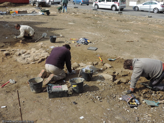 Murs de l'ancienne &eacute;glise Saint-Germain (1720-1778), en cours de fouille &agrave; Flers (Orne), 2014.
