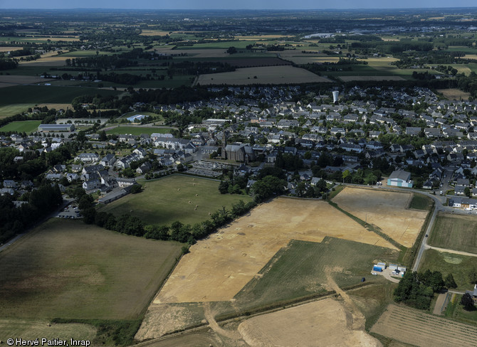 Vue d'ensemble du site arch&eacute;ologique de la Touche en juillet 2014.