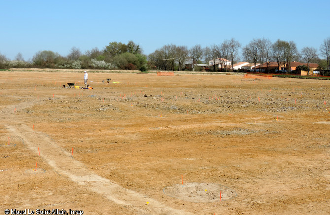 Vue d'ensemble du site archéologique de la période gauloise (IIe et Ier siècles avant notre ère) à Boufféré (Vendée), 2015.  Ce site témoigne d'une occupation résidentielle, peut-être une ferme. 