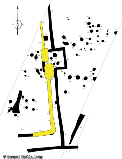 Enclos gaulois (jaune) superposé à l'enclos romain (Noir) à Estrées-Saint-Denis (Oise), 2014.