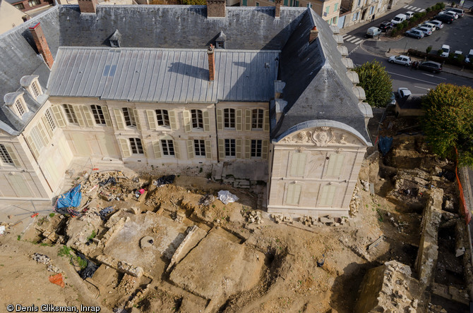 Vue aérienne du site archéologique médiéval à Viarmes (Val-d'Oise), 2013.